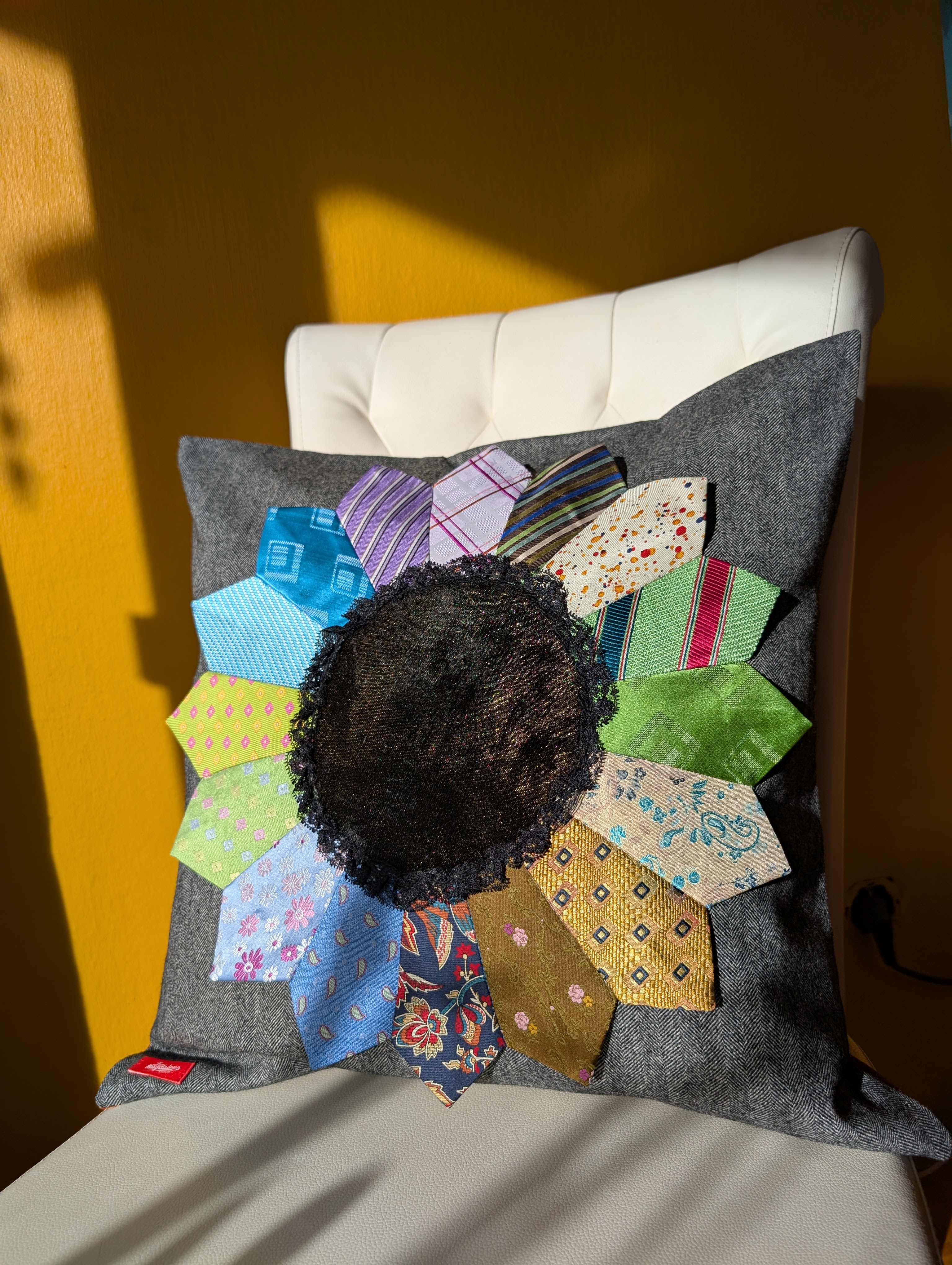 Kissen "Krawatten-Krawatten-Krawatten" N°1