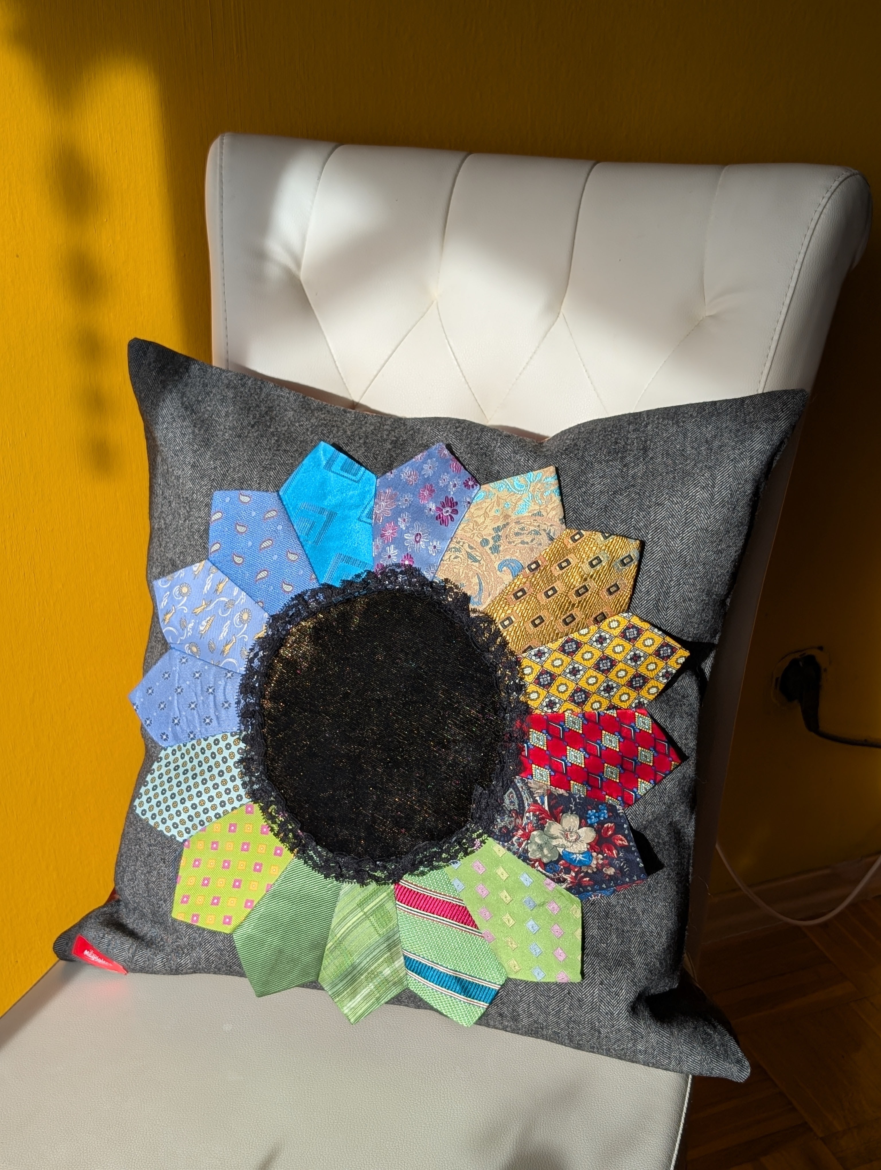 Kissen "Krawatten-Krawatten-Krawatten" N°2