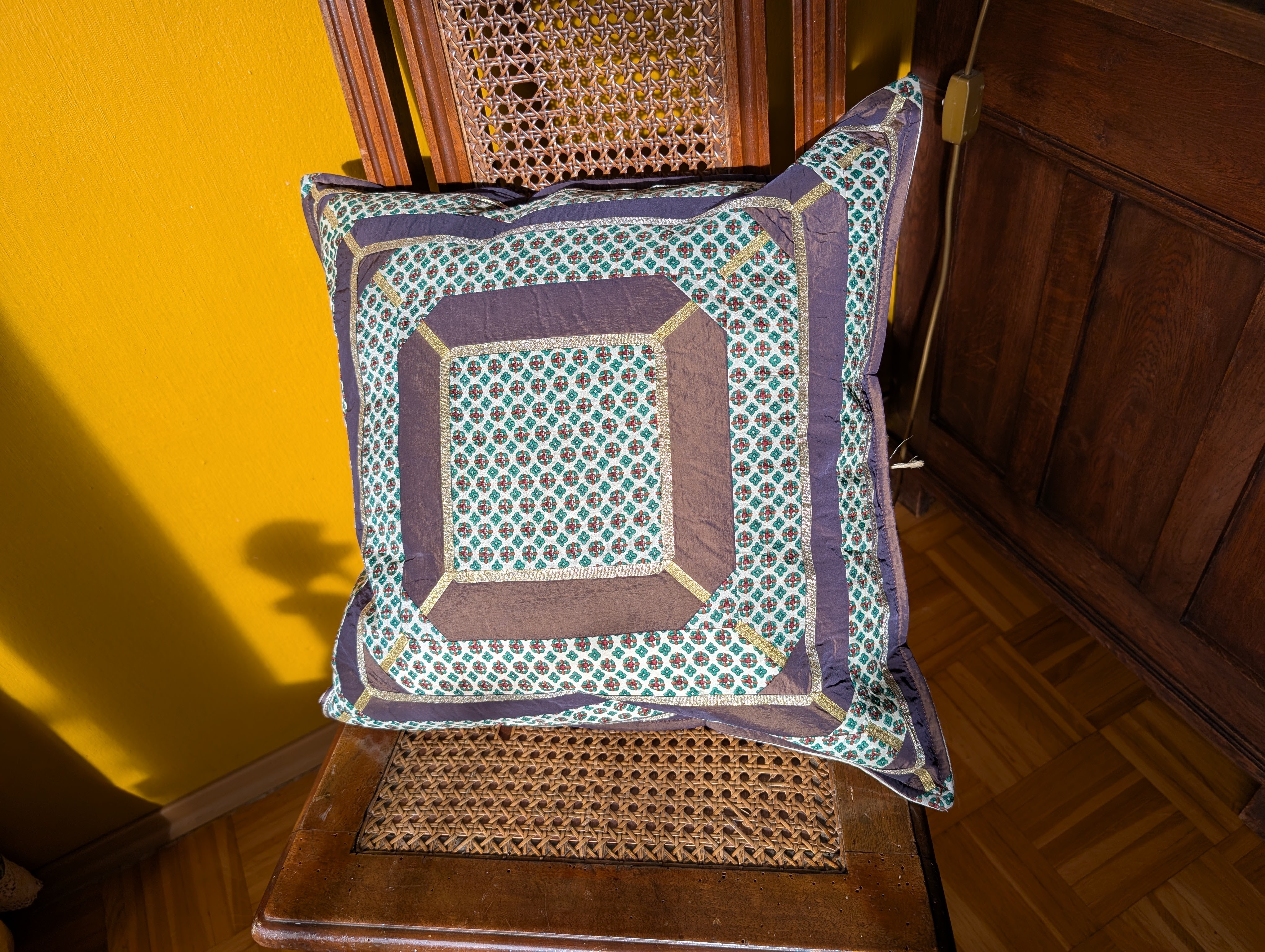 Kissen "Aus Schals gefertigt" - Miniaturbild 2