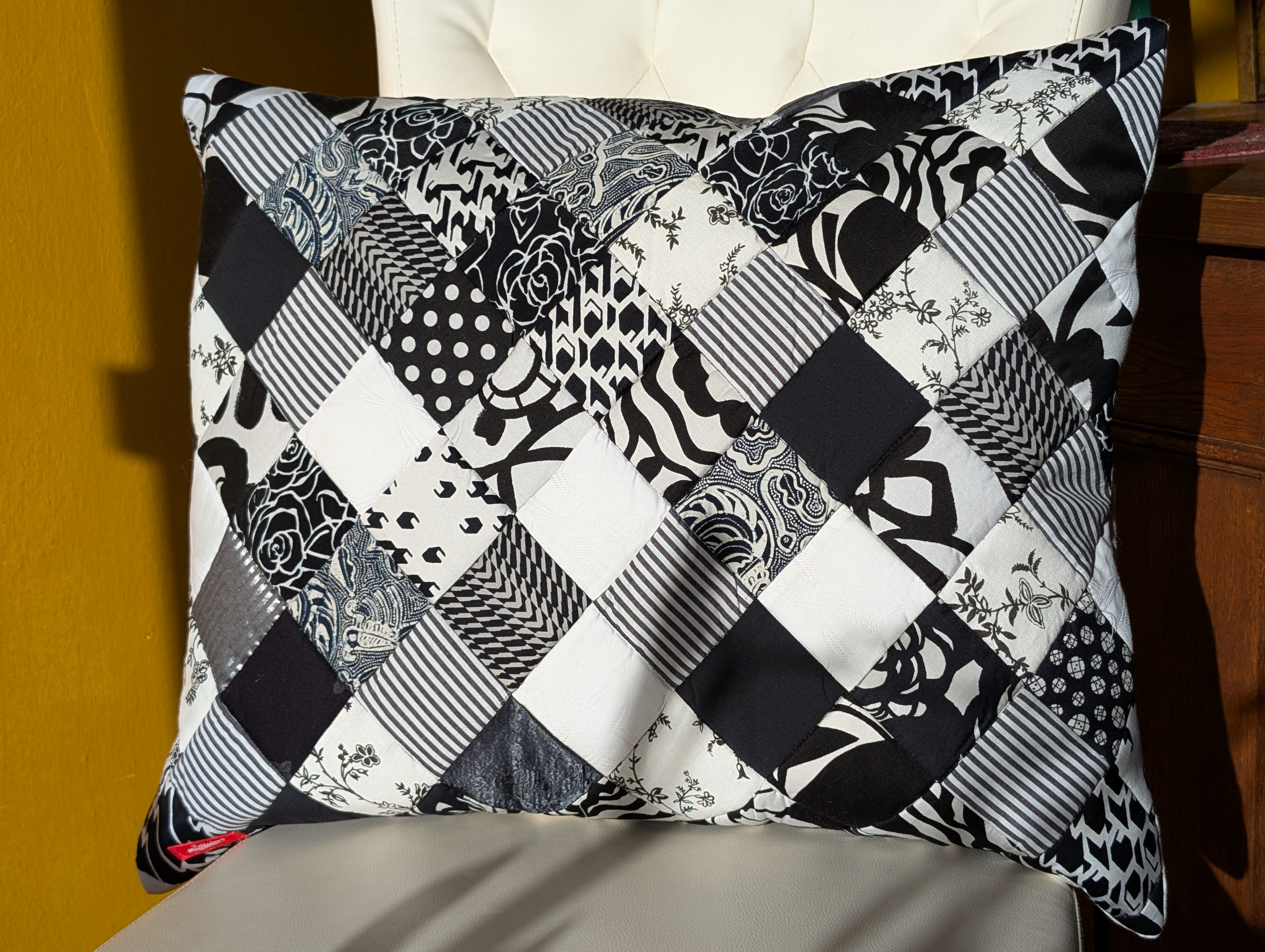 Kissen "Warum nicht Schwarz & Weiß" N°2