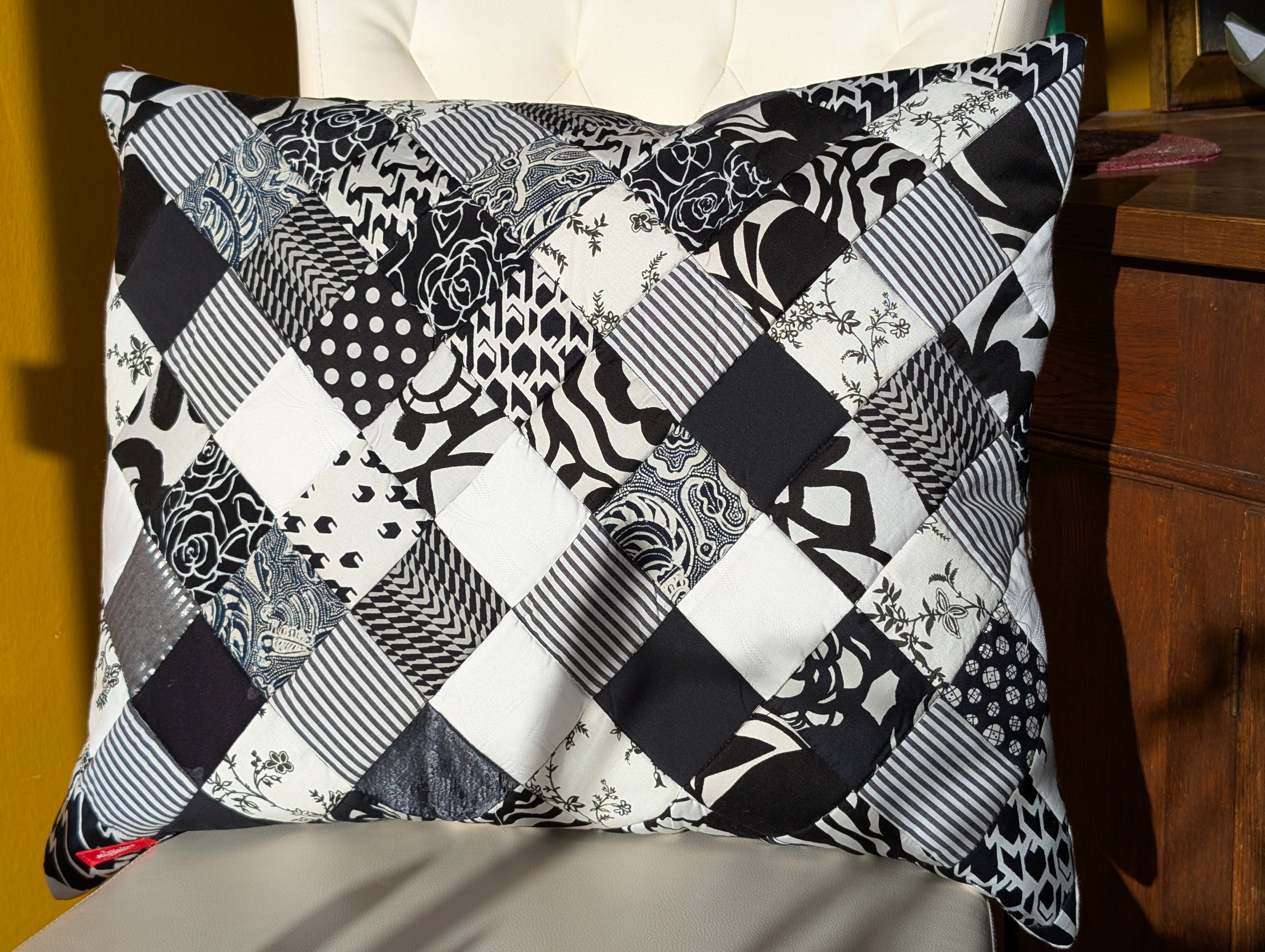 Kissen "Warum nicht Schwarz & Weiß" N°2 - Miniaturbild 4