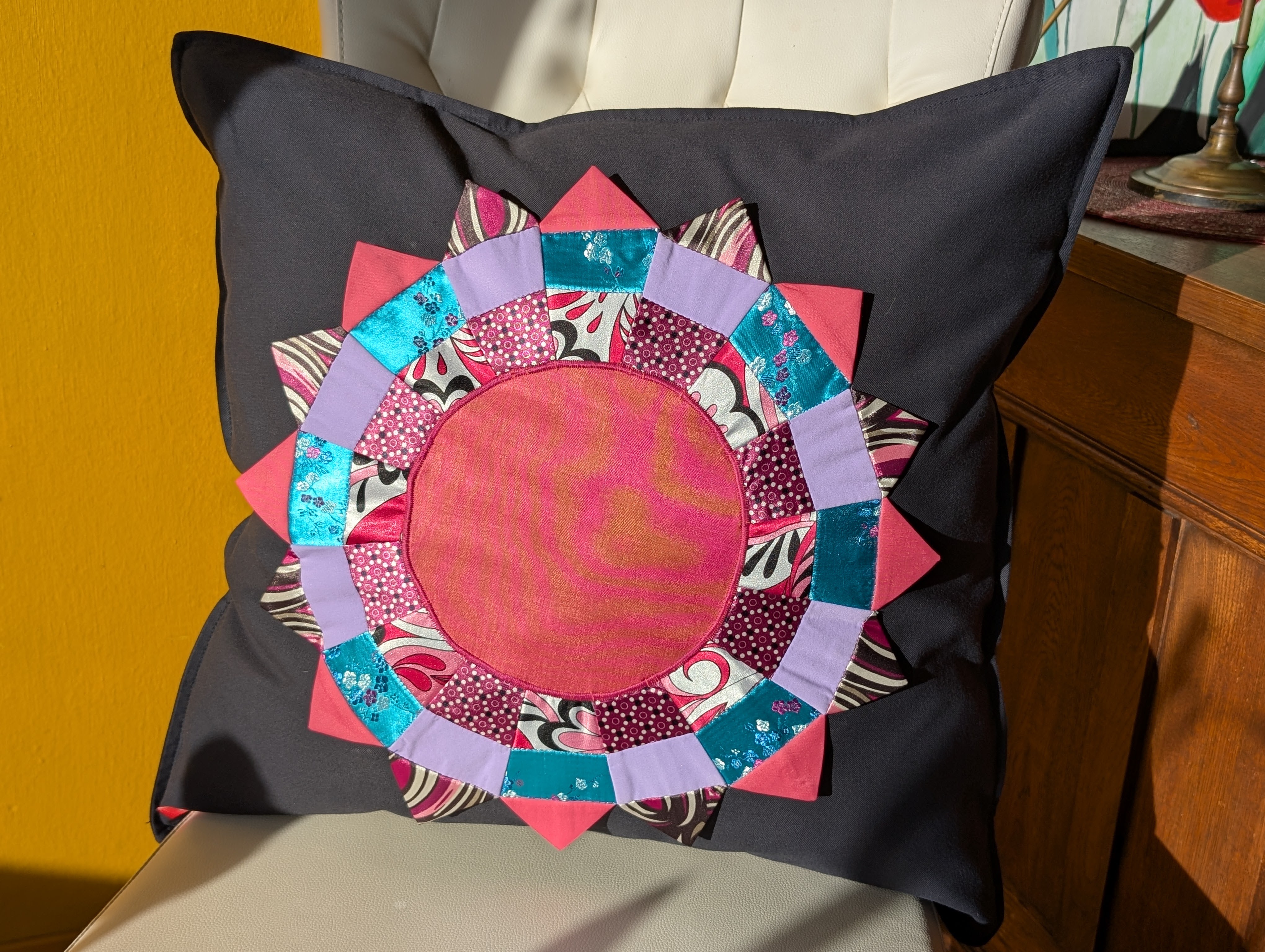 Kissen "Farben auf Anthrazit"